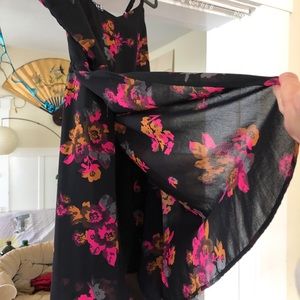 Volcom adjustable strappy dress. Size M. Layers, slits, flares.